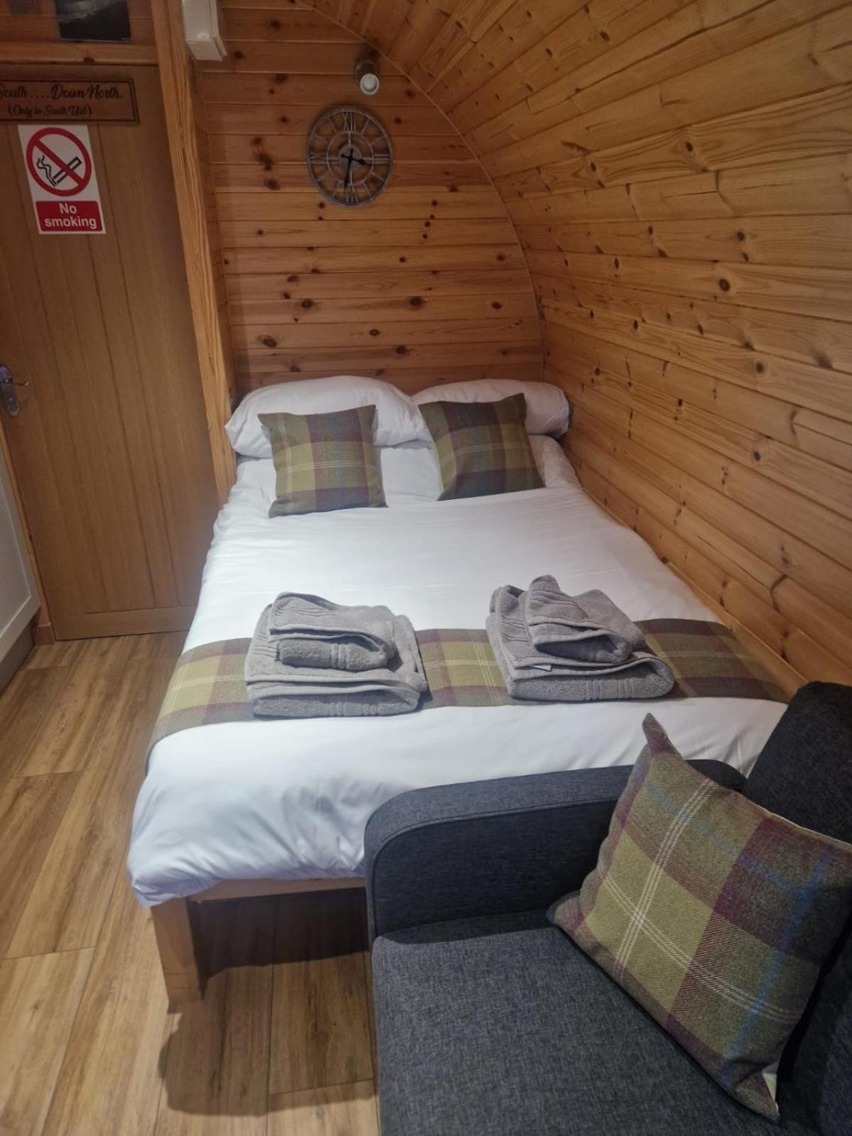 Loch An Eilean Pod Isle Of South Uist Villa Pollachara Екстериор снимка